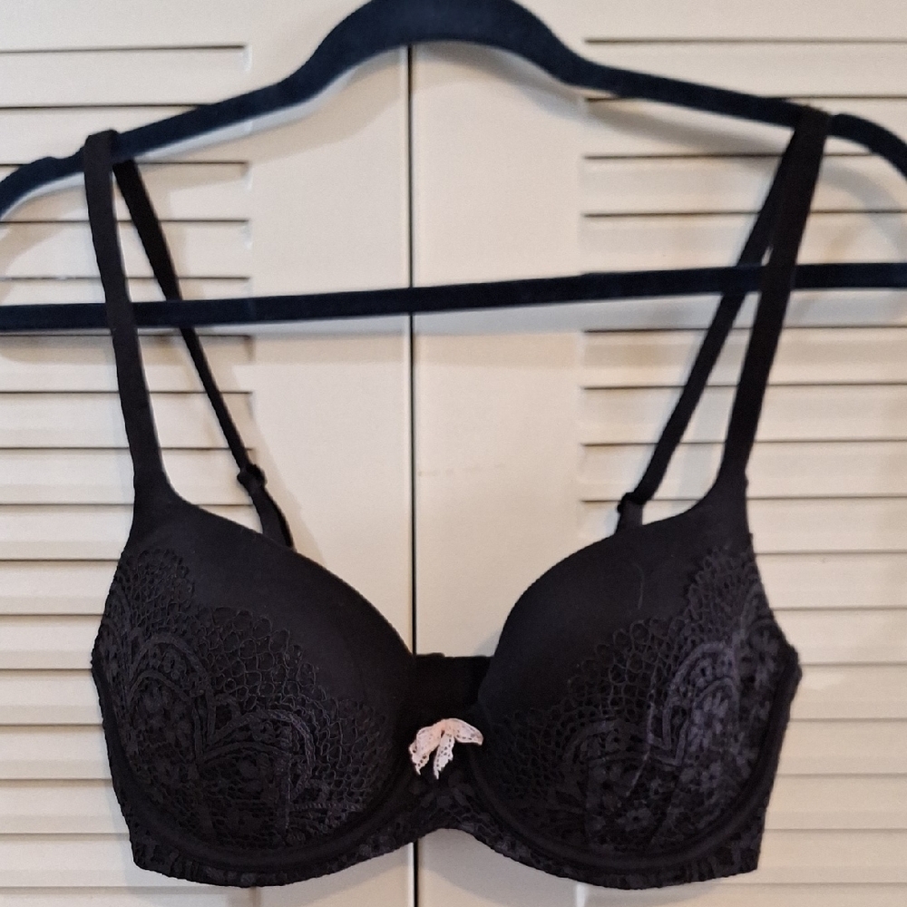 Victoria Secret Body By Victoria L8ned Demi Black Lace Bra